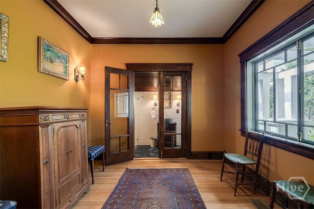 Image 11 of property listing at 215 E 45th Street, Savannah, GA 31405