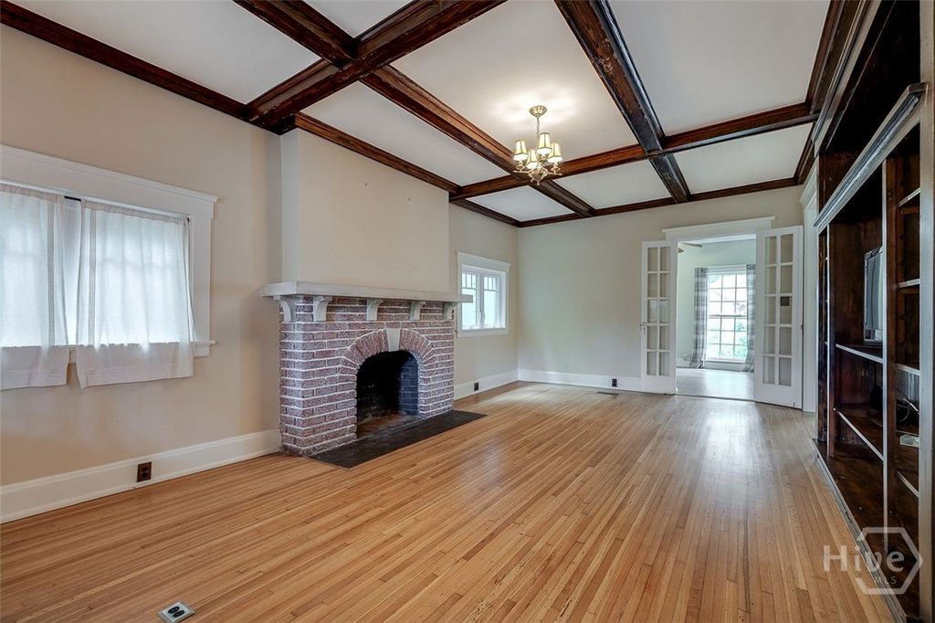 Image 14 of property listing at 215 E 45th Street, Savannah, GA 31405