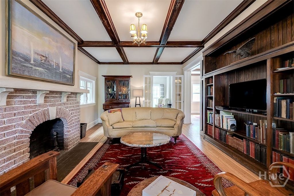 Image 15 of property listing at 215 E 45th Street, Savannah, GA 31405