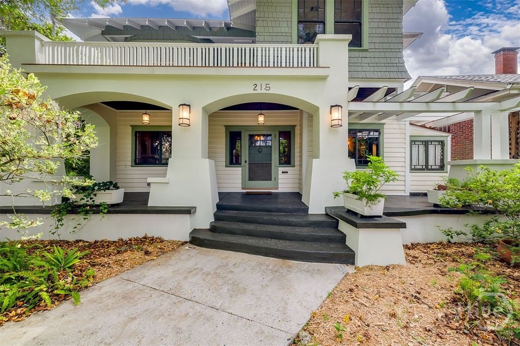 Image 2 of property listing at 215 E 45th Street, Savannah, GA 31405