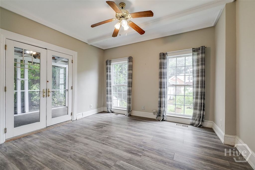 Image 22 of property listing at 215 E 45th Street, Savannah, GA 31405