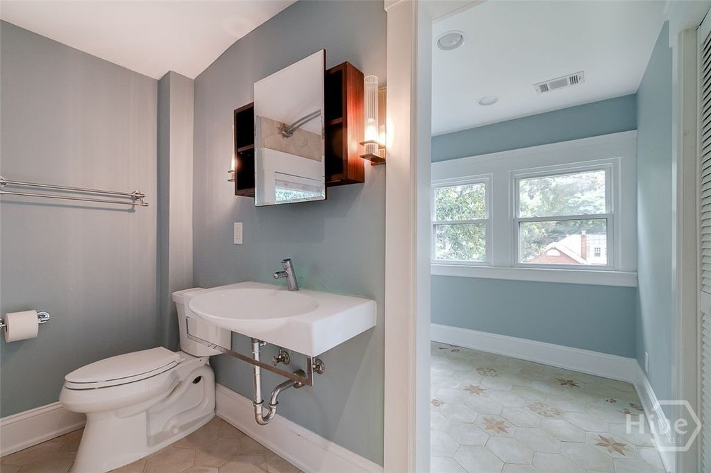 Image 35 of property listing at 215 E 45th Street, Savannah, GA 31405