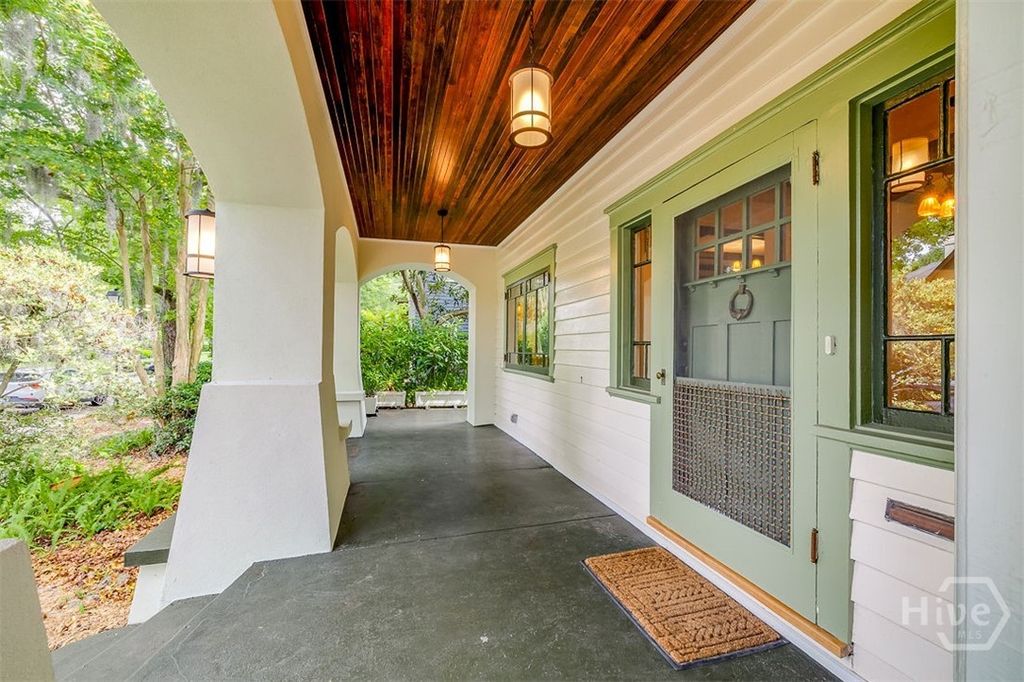 Image 4 of property listing at 215 E 45th Street, Savannah, GA 31405