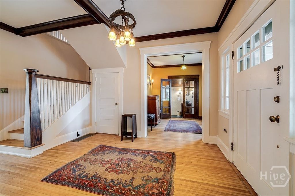 Image 7 of property listing at 215 E 45th Street, Savannah, GA 31405