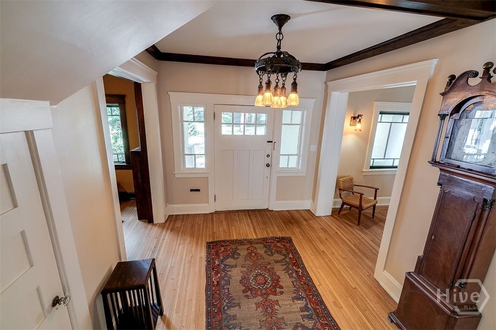 Image 9 of property listing at 215 E 45th Street, Savannah, GA 31405