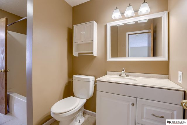 309 E 17th Avenue, Bellevue, NE 68005