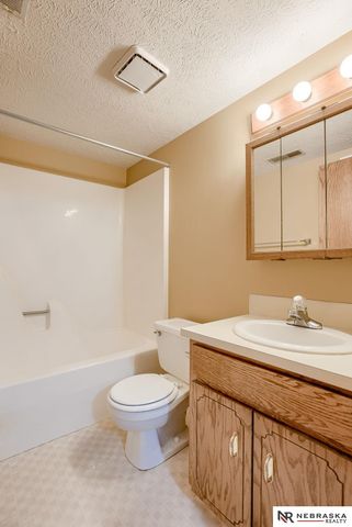 309 E 17th Avenue, Bellevue, NE 68005