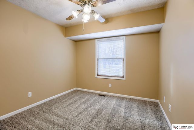 309 E 17th Avenue, Bellevue, NE 68005