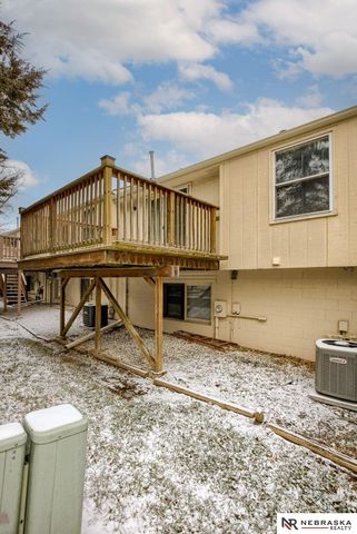 309 E 17th Avenue, Bellevue, NE 68005