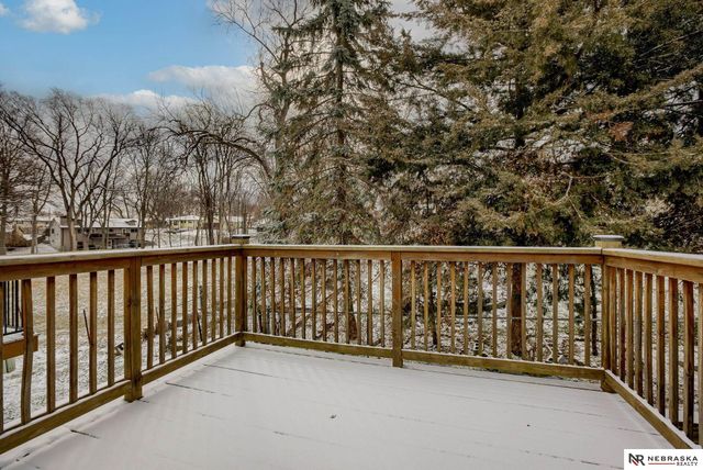 309 E 17th Avenue, Bellevue, NE 68005