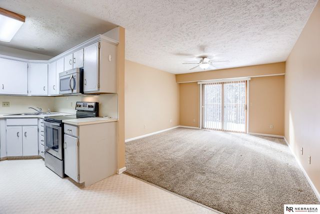 309 E 17th Avenue, Bellevue, NE 68005