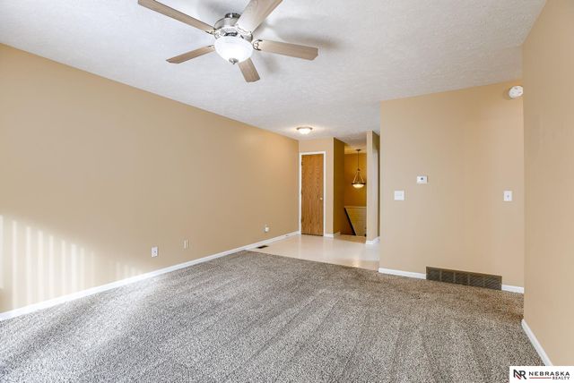 309 E 17th Avenue, Bellevue, NE 68005