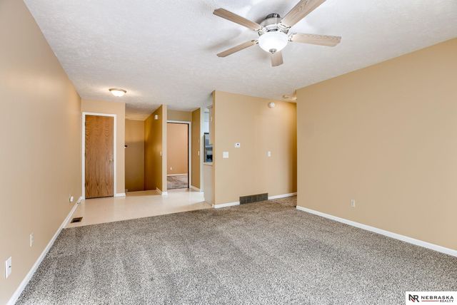 309 E 17th Avenue, Bellevue, NE 68005