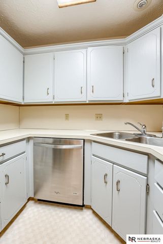 309 E 17th Avenue, Bellevue, NE 68005