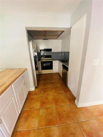 8810 SW 123rd Ct M-209, Miami, FL 33186