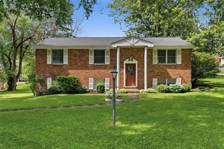 208 Parkwood Circle, Cecil, PA 15317