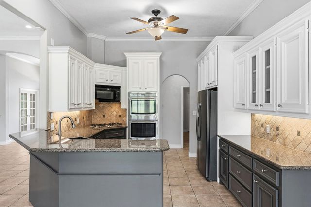 167 April Waters Drive W, Conroe, TX 77356