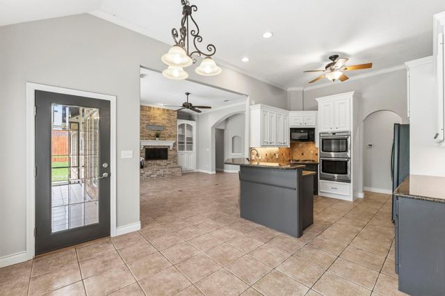 167 April Waters Drive W, Conroe, TX 77356