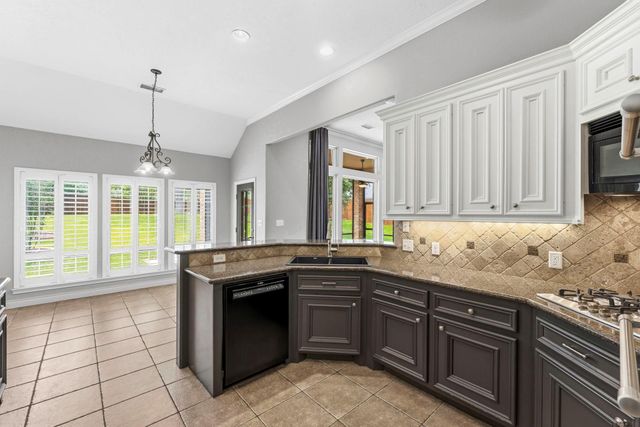 167 April Waters Drive W, Conroe, TX 77356