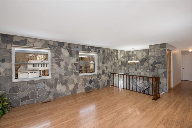 8476 Coventry Drive, Mccandless, PA 15101