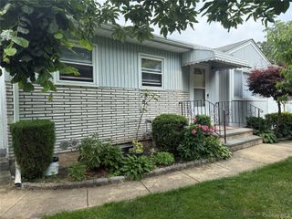 11 Holle Place #1, Carle Place, NY 11514