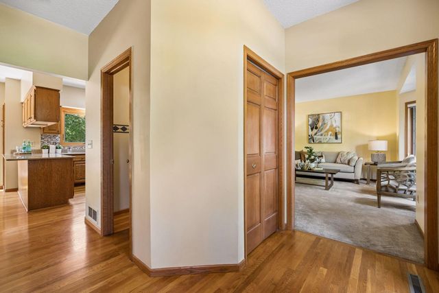 3925 Urbandale Lane N, Plymouth, MN 55446