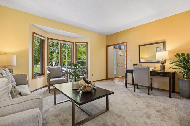 3925 Urbandale Lane N, Plymouth, MN 55446