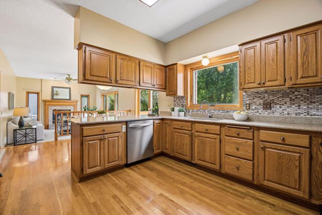 3925 Urbandale Lane N, Plymouth, MN 55446