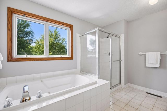 3925 Urbandale Lane N, Plymouth, MN 55446