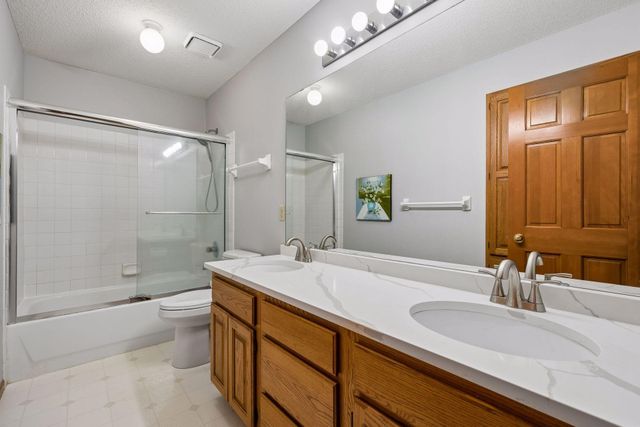 3925 Urbandale Lane N, Plymouth, MN 55446