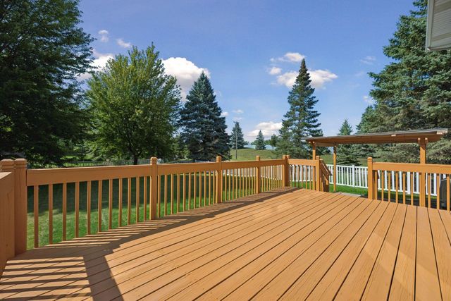 3925 Urbandale Lane N, Plymouth, MN 55446