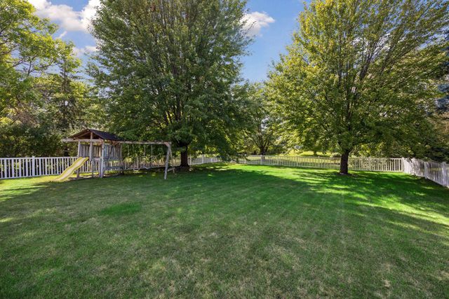 3925 Urbandale Lane N, Plymouth, MN 55446