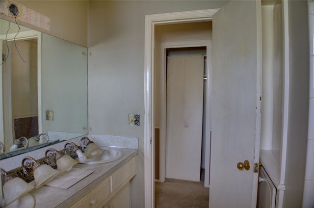 5039 S 26th West Avenue, Tulsa, OK 74107