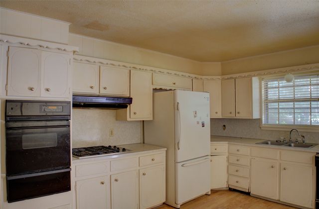 5039 S 26th West Avenue, Tulsa, OK 74107