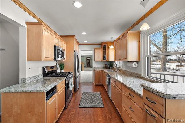 25651 S River Road, Harrison Twp, MI 48045