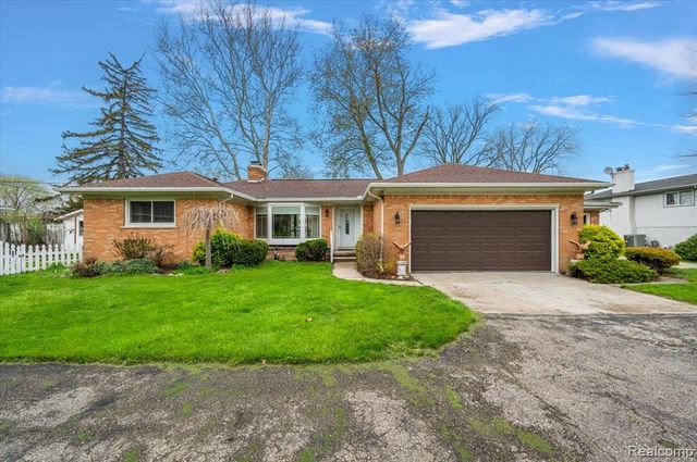 25651 S River Road, Harrison Twp, MI 48045