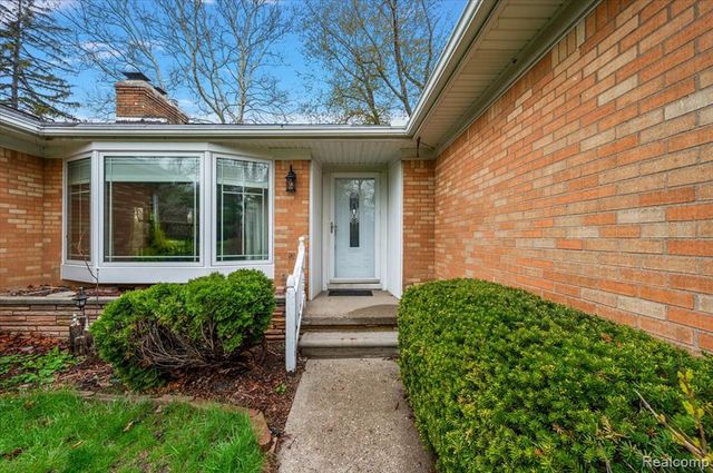 25651 S River Road, Harrison Twp, MI 48045