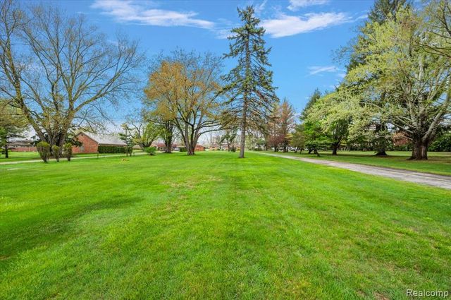 25651 S River Road, Harrison Twp, MI 48045