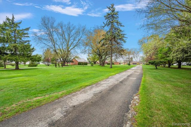 25651 S River Road, Harrison Twp, MI 48045