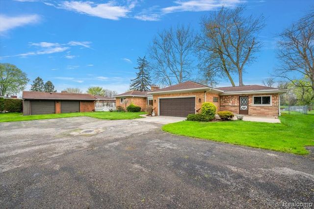 25651 S River Road, Harrison Twp, MI 48045