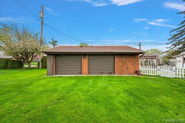 25651 S River Road, Harrison Twp, MI 48045