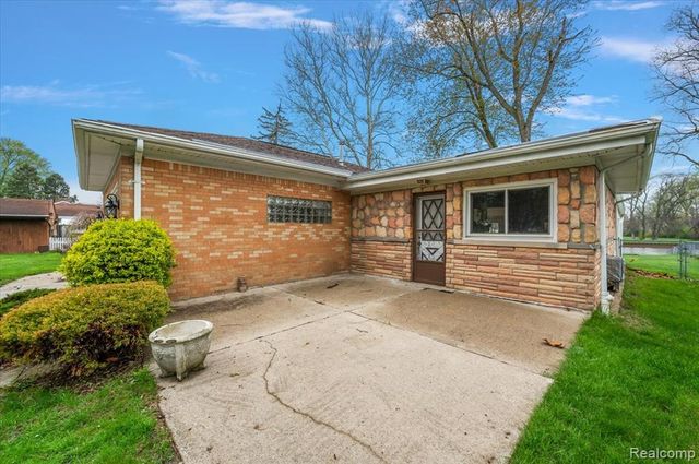 25651 S River Road, Harrison Twp, MI 48045