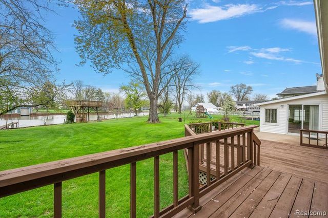 25651 S River Road, Harrison Twp, MI 48045