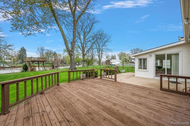 25651 S River Road, Harrison Twp, MI 48045