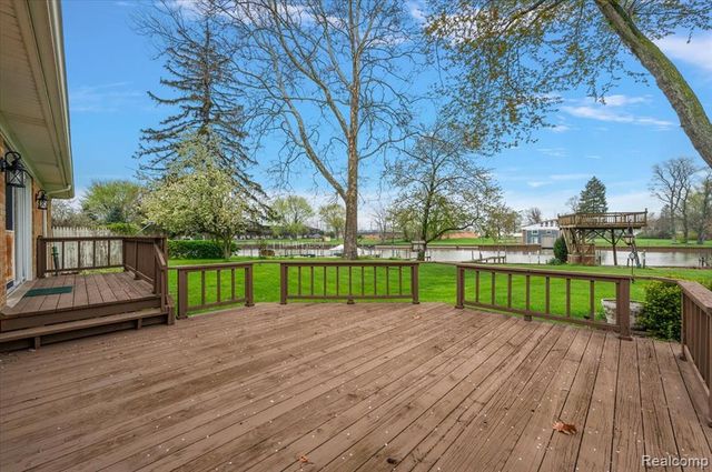 25651 S River Road, Harrison Twp, MI 48045