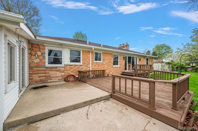 25651 S River Road, Harrison Twp, MI 48045