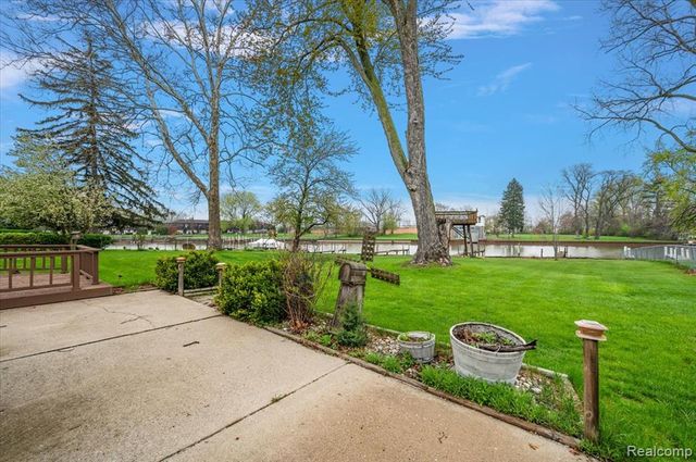 25651 S River Road, Harrison Twp, MI 48045