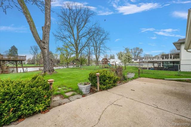 25651 S River Road, Harrison Twp, MI 48045
