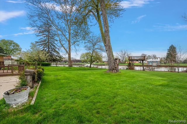 25651 S River Road, Harrison Twp, MI 48045