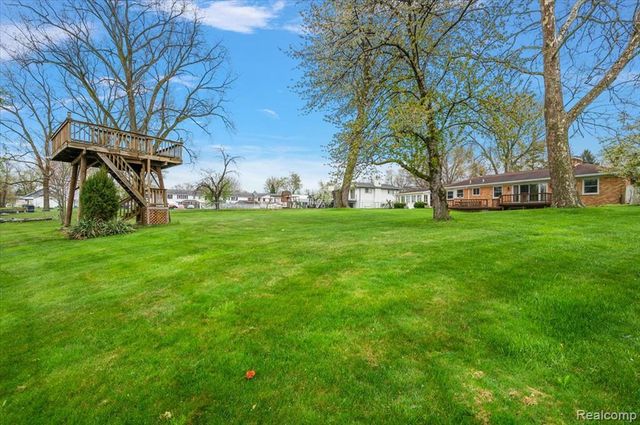 25651 S River Road, Harrison Twp, MI 48045
